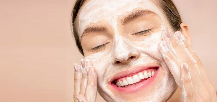 Gesicht nach dem Waschen gespannt