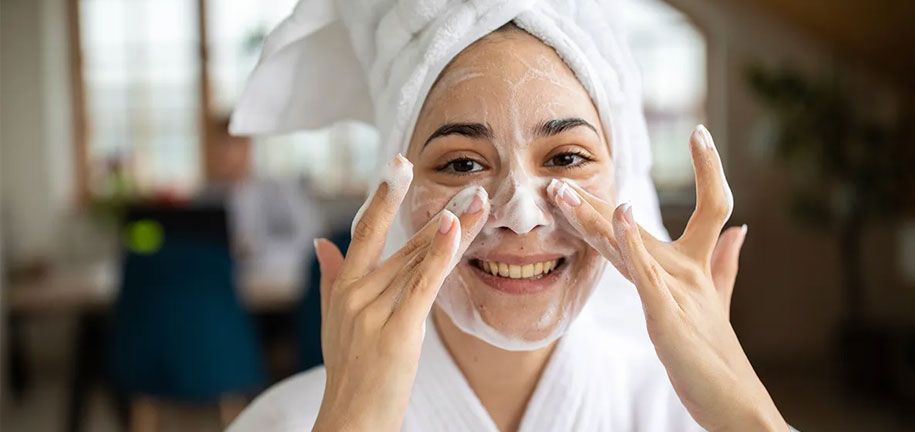 Abendliche Gesichtsreinigung