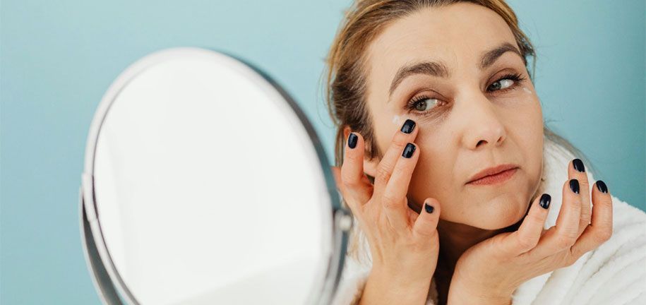 Wie man Falten zu Hause loswird